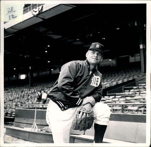 Detroit Tigers Denny McLain Signed wire photo 30th win 9-14-68 B&W SI photo  JSA